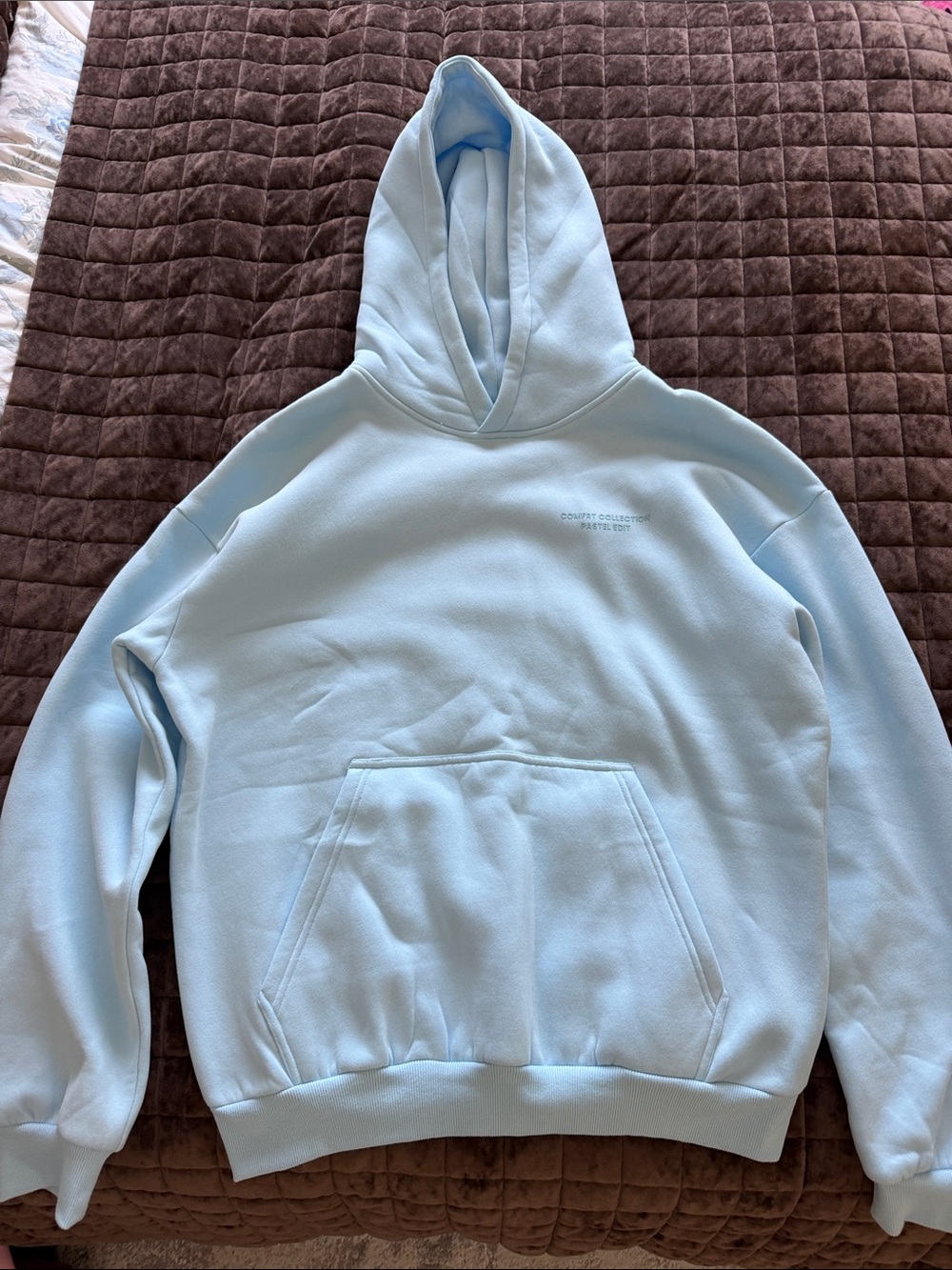NWOT Comfrt Light Blue Sweatshirt and Sweatpants Set